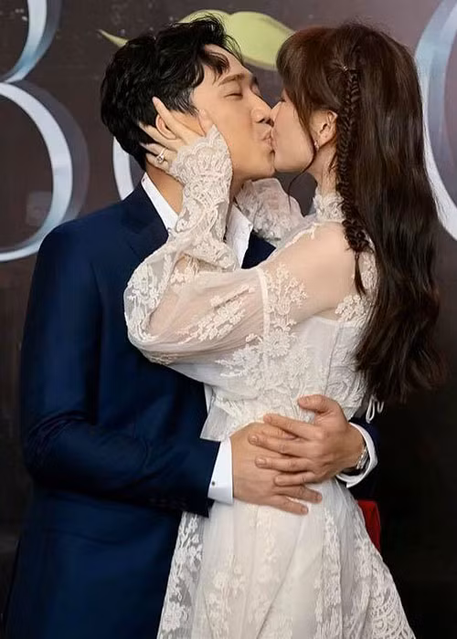 "Nếu Hari không có con, chúng tôi sẽ xin con nuôi", Trấn Thành tuyên bố khi chia sẻ về chuyện sinh nở của Hari Won.