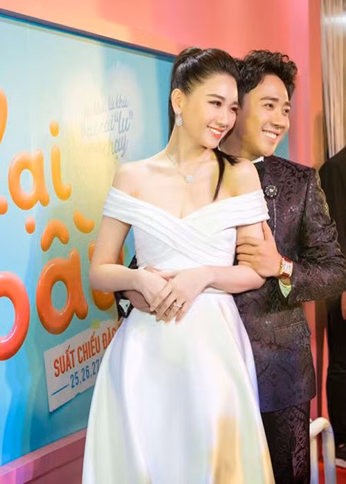 Đôi uyên ương cưới nhau đã được 4 năm nhưng tình cảm vẫn mặn nồng như hồi mới yêu.