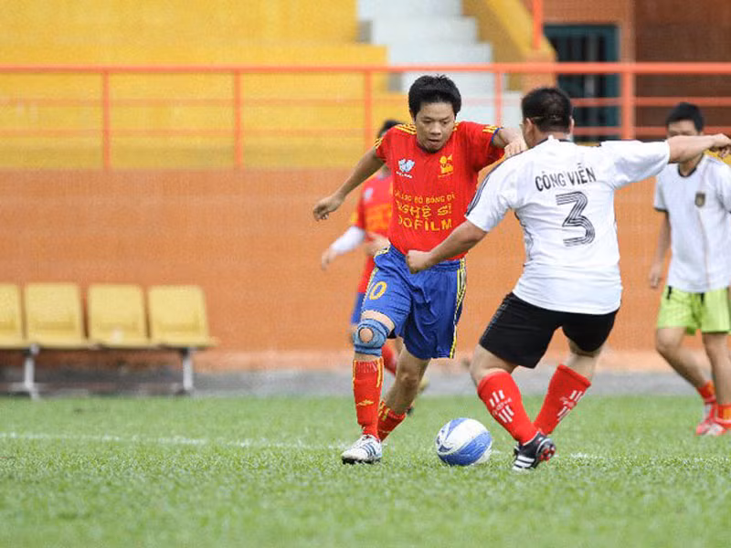 Thái Hòa rất hâm mộ bóng đá. Anh thường xuyên tham gia các trận đấu phong trào cũng như có mặt tại khán đài để theo dõi bóng đá Việt Nam.