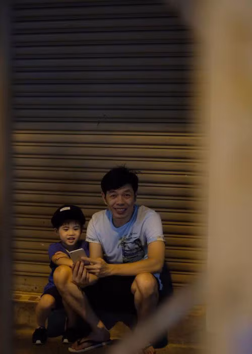 Thái Hòa ít khi chia sẻ hình ảnh bên vợ và con trai Nemo.