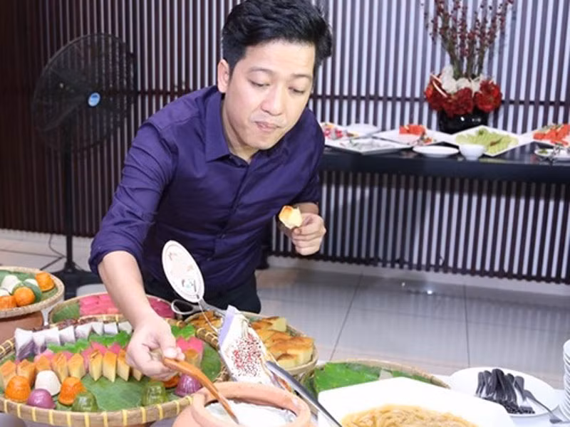 Thú vui của Trường Giang khi rảnh rỗi lúc còn độc thân là về quê thăm ba, họ hàng thay vì đi nghỉ dưỡng ở những resort 5 sao.