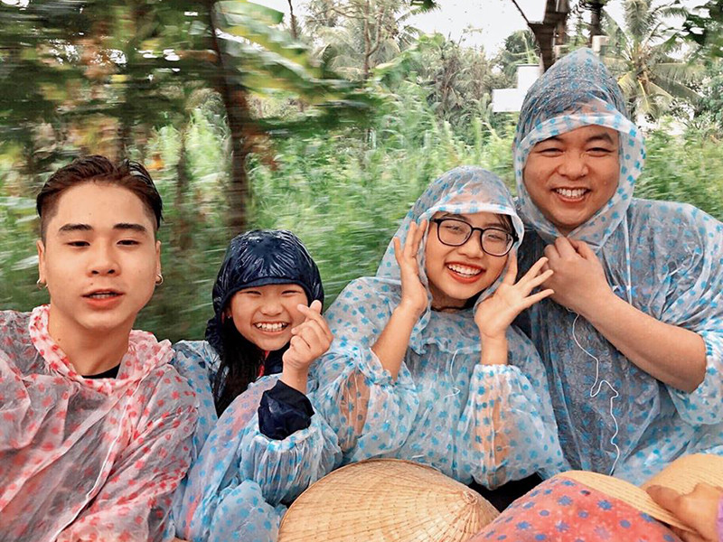 Mối quan hệ với Quang Lê khá tốt đẹp nhưng Phương Mỹ Chi không tiếp tục ký hợp đồng sau 6 năm.