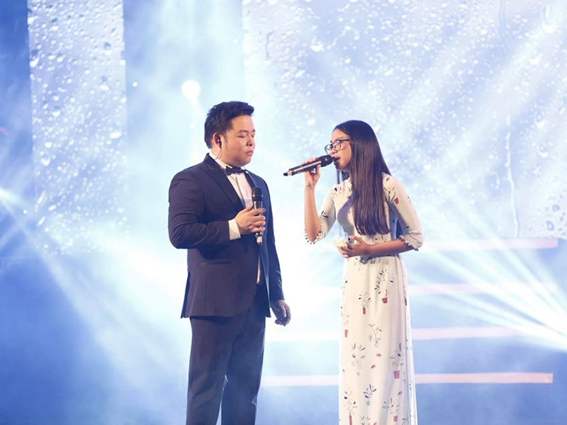 Phương Mỹ Chi cho biết, cô quyết định rời công ty vì bản thân nhận thấy ước mơ, đam mê nghệ thuật trong mình càng lớn. Cô mong muốn được làm nhiều thứ, thử sức thêm, mạo hiểm bước ra khỏi vùng an toàn để đến với những điều mới mẻ hơn.