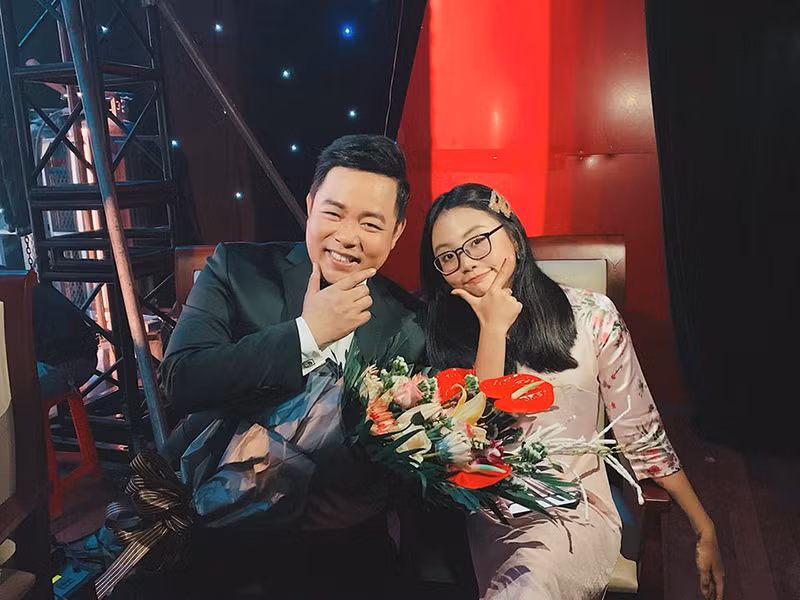 “Lý do lớn nhất vẫn là tôi muốn khám phá mình nhiều hơn, muốn biết được giới hạn của bản thân là gì. Còn những lý do khác tôi xin được phép không đề cập đến”, Phương Mỹ Chi nói thêm về tin đồn rời công ty vì mâu thuẫn với ba nuôi.