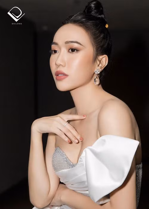 Đàn em thân thiết của Ngọc Trinh đã lột xác thành mỹ nhân làng hài.