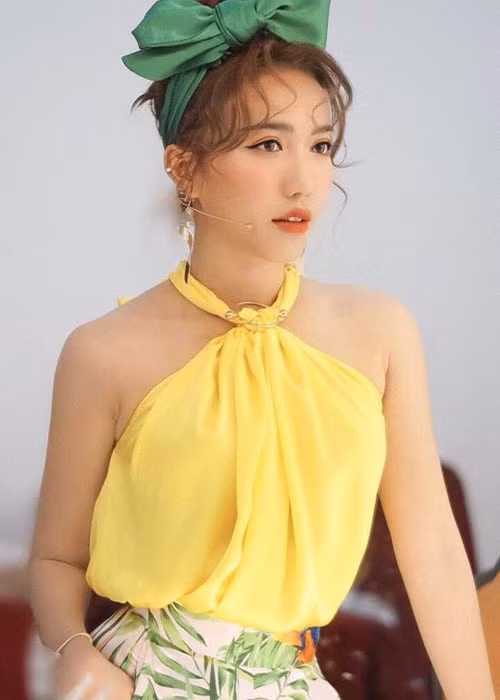 Diệu Nhi đang hẹn hò Anh Tú. Cả hai cùng làm việc ở sân khấu Thế Giới Trẻ và công khai xuất hiện bên nhau từ năm 2017.