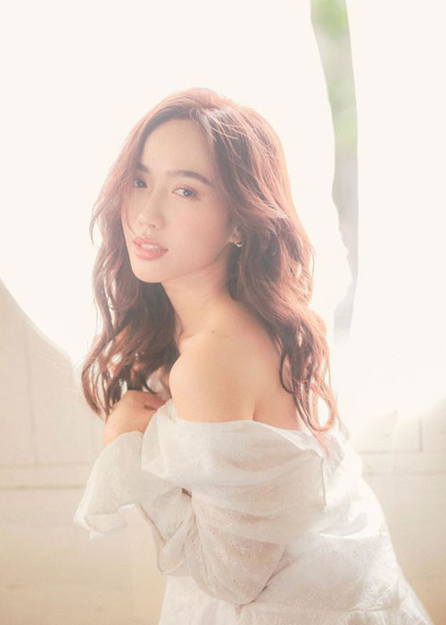 Diệu Nhi sinh năm 1991, kém Ngọc Trinh 2 tuổi.