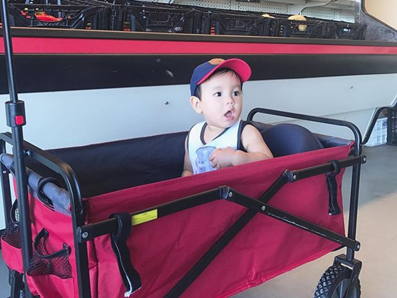 Phạm Hương và bạn trai hiện tại có một cậu con trai chung tên Maximus chào đời vào tháng 12/2018.