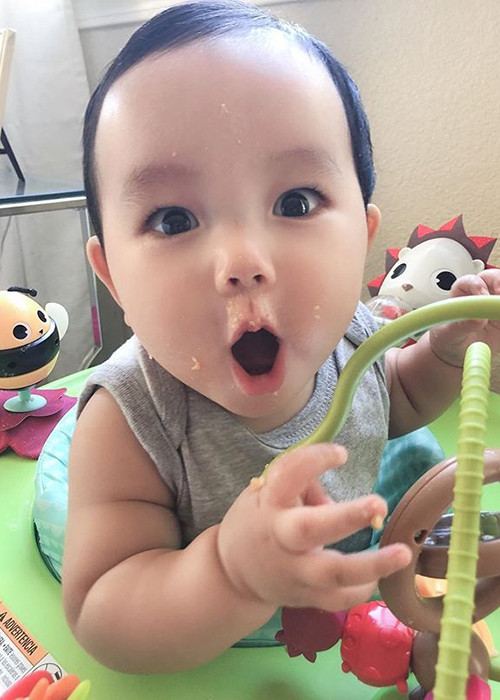 Bé Maximus vô cùng kháu khỉnh.