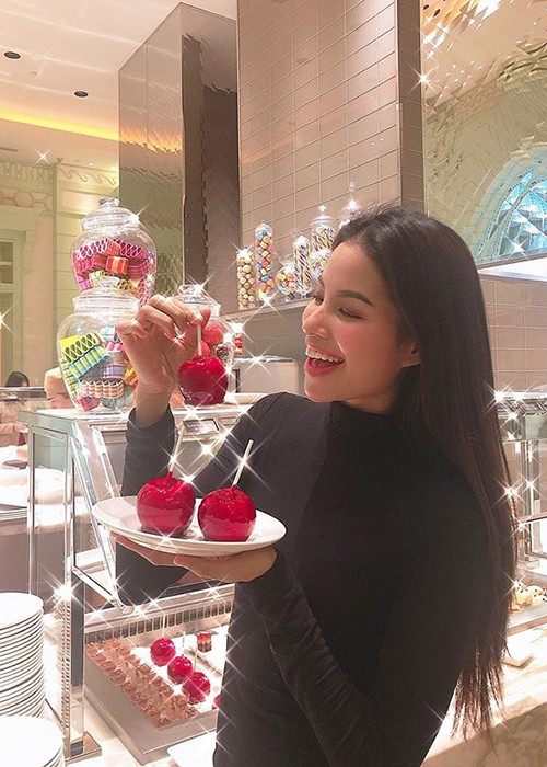 Cuộc sống ở Mỹ của Phạm Hương bên con trai và chồng sắp cưới rất hạnh phúc.