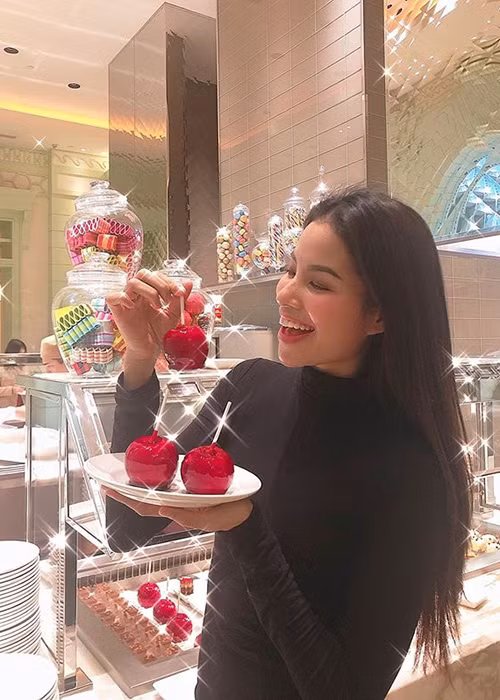 Cuộc sống ở Mỹ của Phạm Hương bên con trai và chồng sắp cưới rất hạnh phúc.