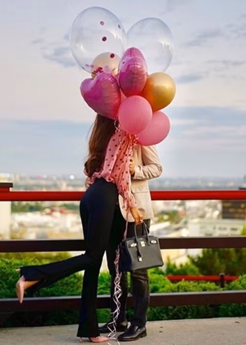 Trên mạng xã hội, có tin đồn bạn trai của Phạm Hương là Bobby Phước Trần, CEO của một công ty sáng lập, điều hành trên nhiều lĩnh vực xuất - nhập khẩu hàng hóa, xe hơi từ Mỹ sang châu Á, khu nghỉ dưỡng, đầu tư hỗ trợ các doanh nghiệp mới thành lập. Về đời tư, anh từng ly hôn và có hai con riêng.