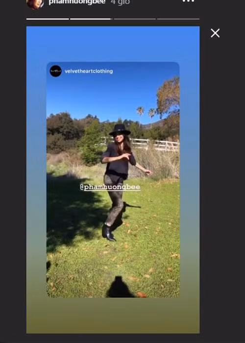 Phạm Hương còn chia sẻ khoảnh khắc vui vẻ ở hậu trường một buổi chụp ảnh.