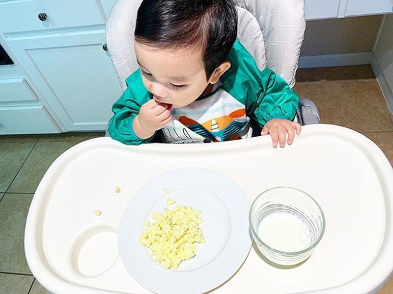 Vào sinh nhật 1 tuổi của con trai, người đẹp gốc Hải Phòng mới thừa nhận chuyện sinh nở.