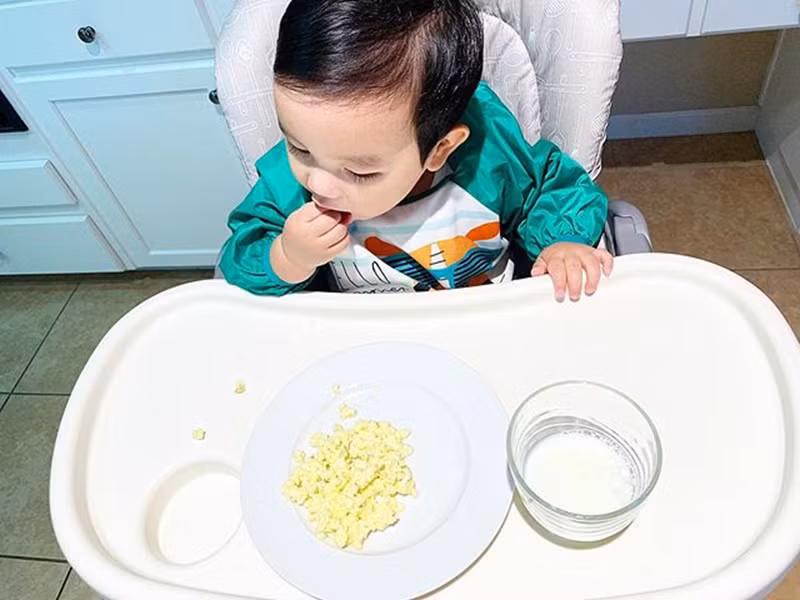 Vào sinh nhật 1 tuổi của con trai, người đẹp gốc Hải Phòng mới thừa nhận chuyện sinh nở.