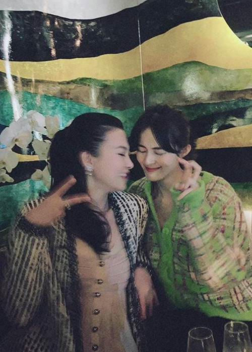 Người hâm mộ vẫn theo dõi mọi động thái của Hạ Vi qua mạng xã hội.