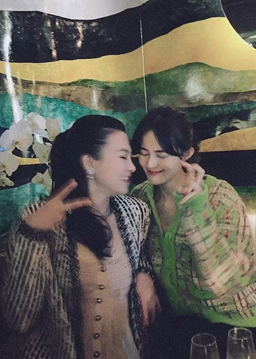 Người hâm mộ vẫn theo dõi mọi động thái của Hạ Vi qua mạng xã hội.