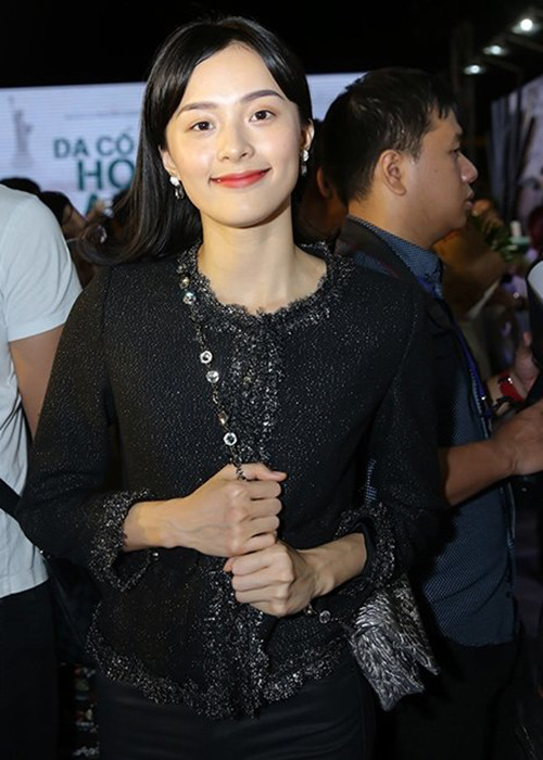 Hậu chia tay Cường Đô la, Hạ Vi bị chê bai gầy gò, xuống sắc.