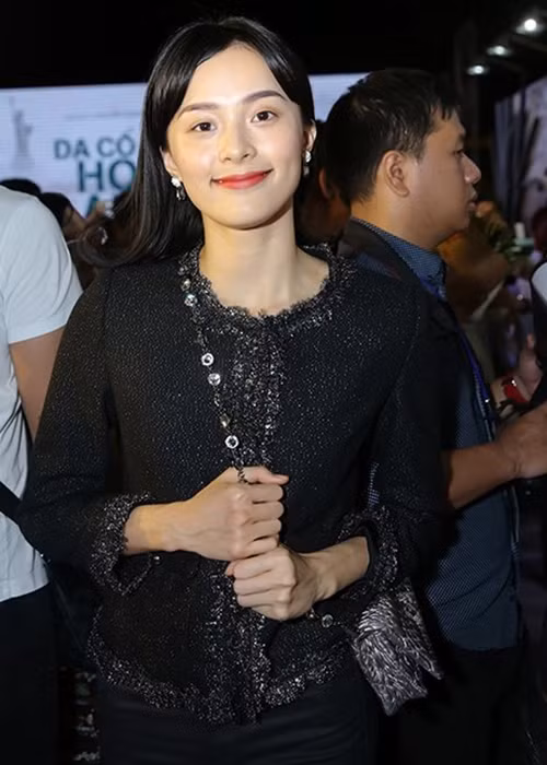 Hậu chia tay Cường Đô la, Hạ Vi bị chê bai gầy gò, xuống sắc.