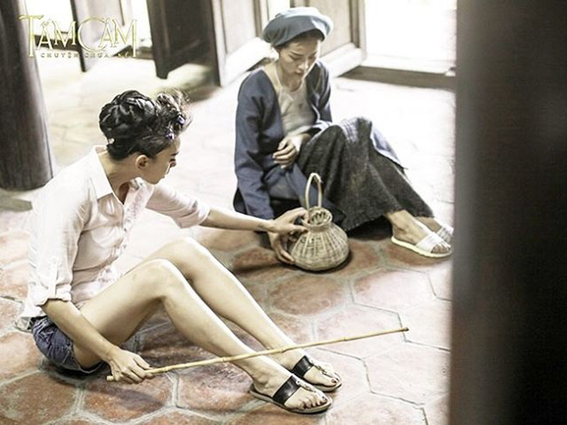 Gần đây, Hạ Vi đăng tải những hình ảnh khi đóng phim "Tấm Cám: Chuyện chưa kể" năm 2015. Đây là giai đoạn cô được chú ý vì lần đầu đóng phim điện ảnh và thông tin tình cảm với Cường Đô la.