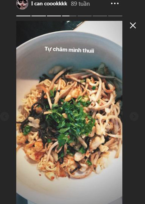 Hạ Vi khoe những món ăn cô tự tay nấu cho bản thân.