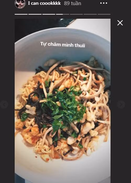 Hạ Vi khoe những món ăn cô tự tay nấu cho bản thân.