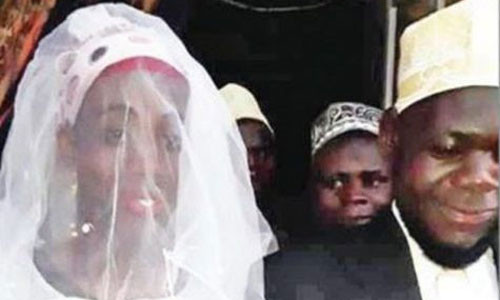 Vo moi cuoi khong chiu thay do luc len giuong, chong soc khi biet ly do