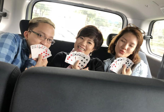 Ngọc Huyền luôn rạng rỡ khi xuất hiện bên các con. Cũng giống Chí Trung, chị giữ kín chuyện cá nhân. Trên trang cá nhân, chị vẫn lưu giữ những hình ảnh cùng chồng cũ.