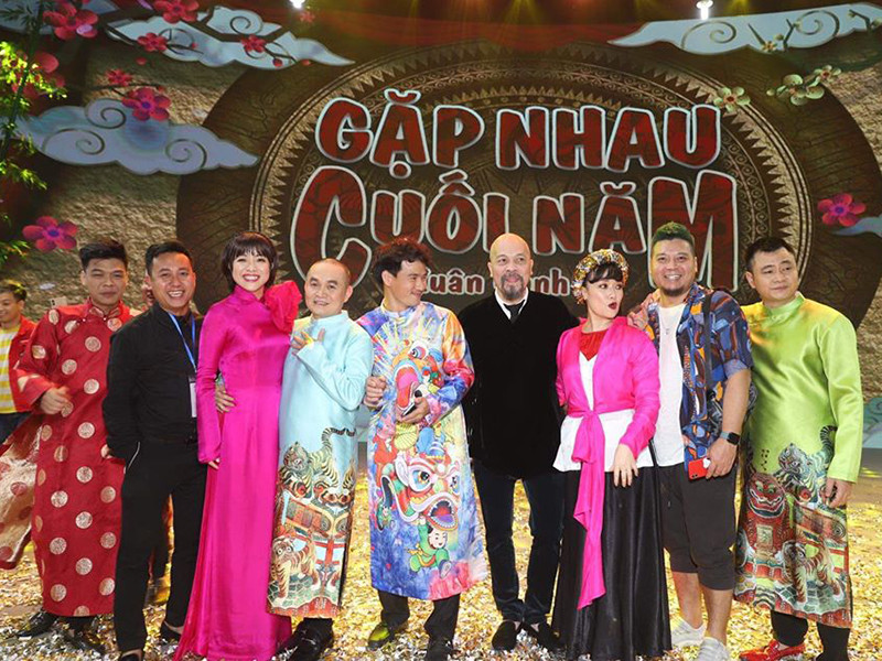 Nam thiết kế cho biết, tất cả mọi người trong ê-kíp đều vui mừng sau khi 2 buổi quay diễn ra thành công.