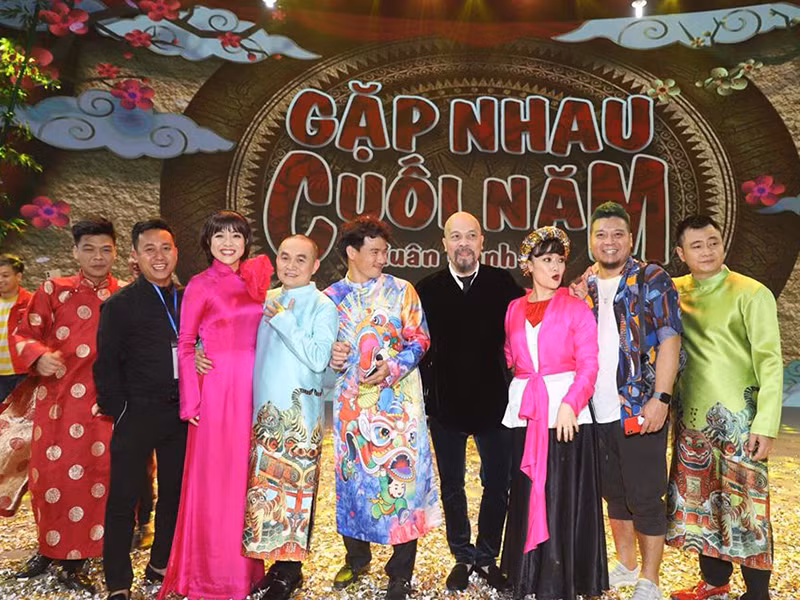 Nam thiết kế cho biết, tất cả mọi người trong ê-kíp đều vui mừng sau khi 2 buổi quay diễn ra thành công.