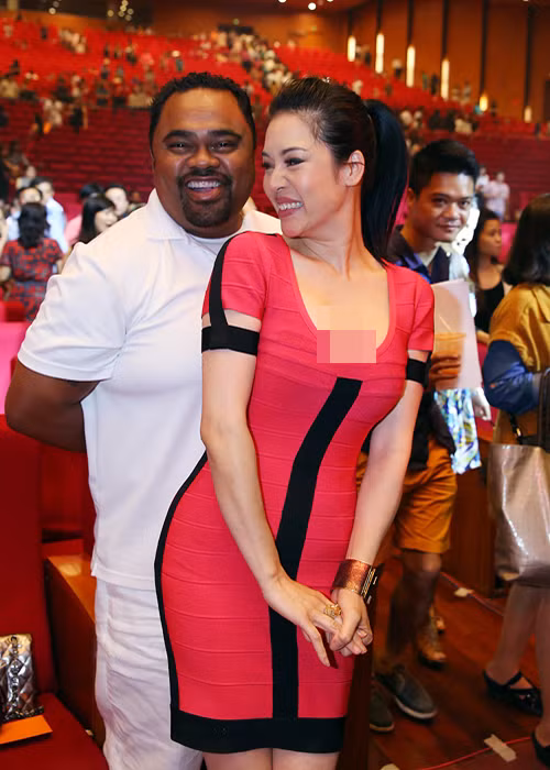 "Tôi không thương vợ, tôi yêu vợ", "Tôi chỉ biết dùng lời bài hát Tạ ơn em để nói lời từ trái tim cho người bạn đồng hành của mình", ông bầu hải ngoại dành lời ngọt ngào cho vợ.