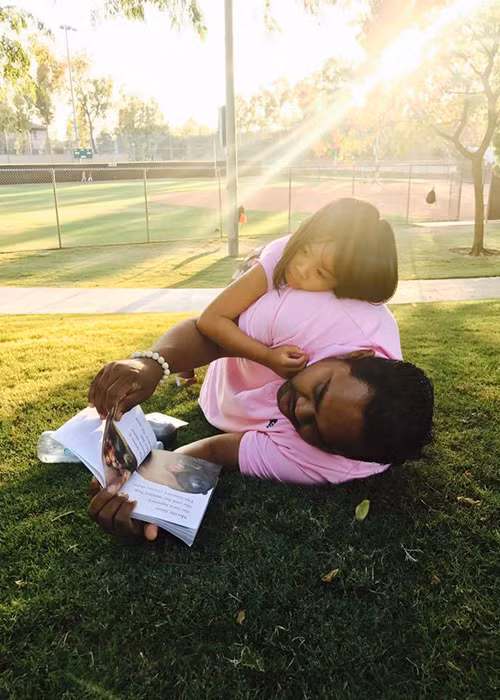 Dũng Taylor là ông bố hết mực thương con, luôn làm mọi thứ để các con được phát triển toàn diện.