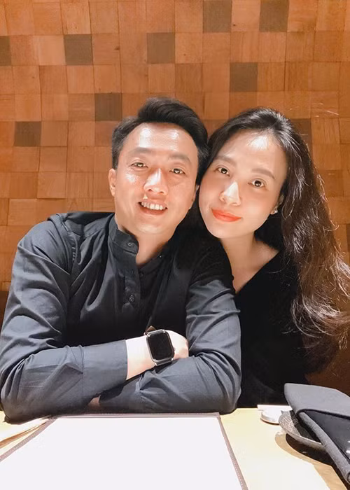 Đàm Thu Trang liên tục vướng nghi vấn bầu bí vì thường xuyên diện trang phục che vòng 2. Fan hy vọng năm 2020, cô và ông xã Cường Đô la sẽ đón thêm thành viên mới.