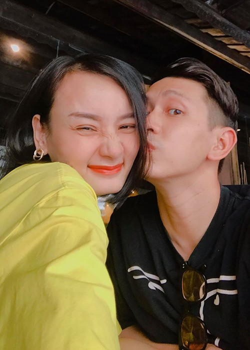 Giống như Ngân Khánh, Lê Thúy và ông xã cũng căng thẳng vì chưa có con dù kết hôn đã lâu. Theo Đỗ An - ông xã của Lê Thúy, vợ chồng anh cho rằng con cái là lộc trời cho, không thể cưỡng cầu.