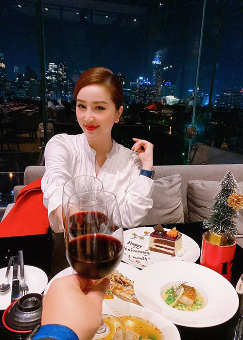 Sau khi Bảo Thy lên xe hoa vào năm 2019, người hâm mộ trông chờ nữ ca sĩ sinh năm 1988 sớm mang bầu để niềm vui nối tiếp nhau.