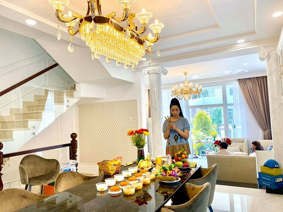 Dien vien Trinh Kim Chi lam le cung khi ve o biet thu 200 m2-Hinh-4