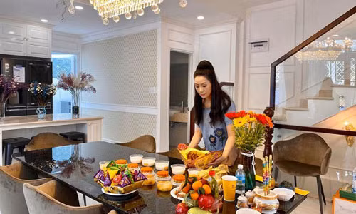 Dien vien Trinh Kim Chi lam le cung khi ve o biet thu 200 m2