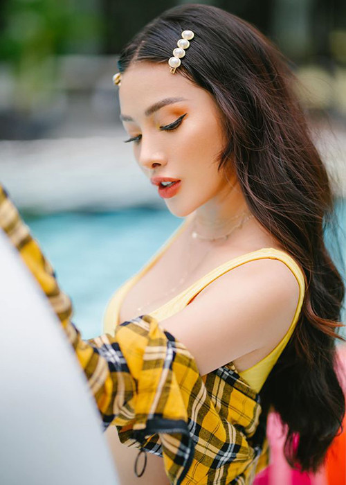 Yaya Trương Nhi gắn với phong cách gợi cảm từ khi bước chân vào làng giải trí.