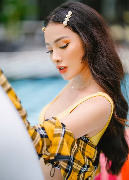 Yaya Trương Nhi gắn với phong cách gợi cảm từ khi bước chân vào làng giải trí.