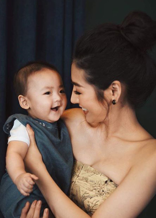 Con trai của Tú Anh hiện đã hơn 1 tuổi, rất kháu khỉnh.