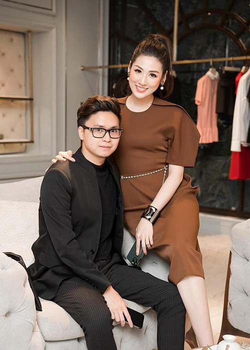 Mới đây, Tú Anh tâm sự khi con trai đã đủ cứng cáp, cô mới xin chồng cho đi làm trở lại. Lúc đầu Gia Lộc không thích nhưng khi đã bị cô thuyết phục thì lại ủng hộ hoàn toàn.