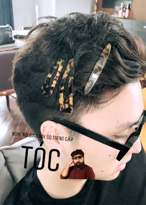 Khi bị Tú Anh "hành", Gia Lộc tỏ ra rất hợp tác.