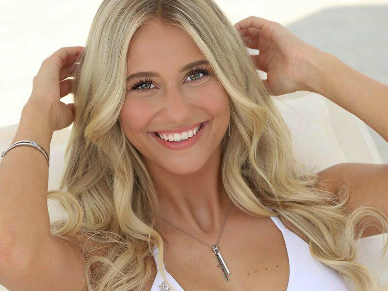 "Bạn cần phải đứng lên sau mỗi lần vấp ngã, trong cuộc sống cũng vậy", tân hoa hậu cho hay.