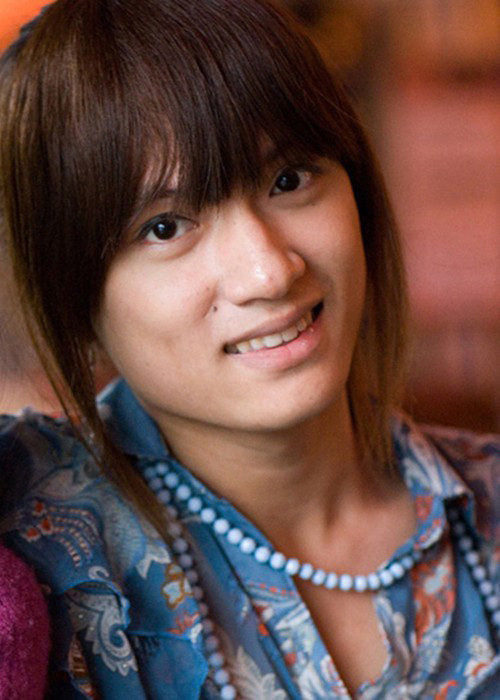 Ngày còn đi học Cao đẳng văn hóa nghệ thuật Hà Nội, Hương Giang để tóc dài, đi giày cao gót và thích trang điểm. Ảnh: Infonet