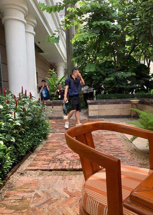 Khắc Tiệp cho biết, vào tháng 7/2019, anh xô xát đến đổ máu với người tung tin đồn không đúng sự thật về anh. Trước đó, Khắc Tiệp vướng không ít ồn ào.