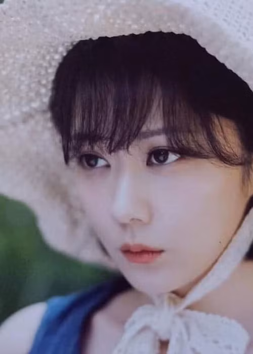 Nữ diễn viên chia sẻ, các bạn diễn kém tuổi đối xử với cô như bạn bè còn khán giả nam coi cô như tình đầu thời học trò. Nhờ thế, cô chưa bao giờ nghĩ mình già đi.