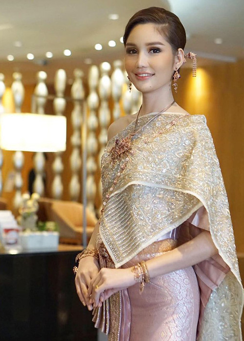 Đại diện Thái Lan còn được đánh giá cao về khả năng ứng xử và kỹ năng trình diễn catwalk.