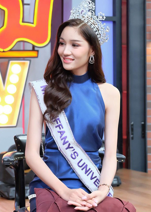 Ruethaipreeya đến từ Thái Lan, sở hữu gương mặt thanh tú, vóc dáng mảnh mai.