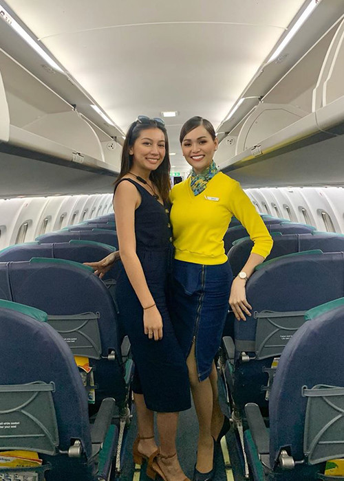 Jess đang là một tiếp viên hàng không.