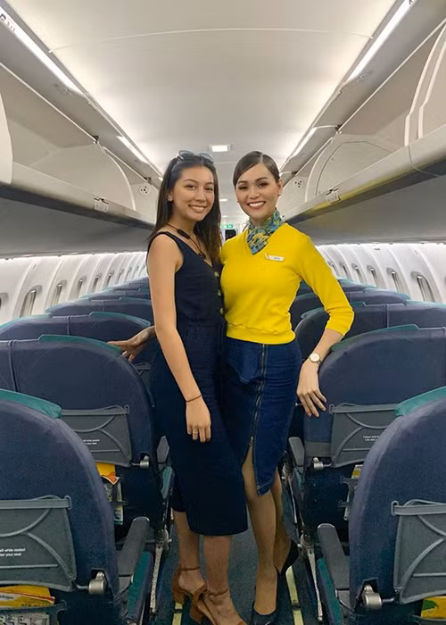 Jess đang là một tiếp viên hàng không.